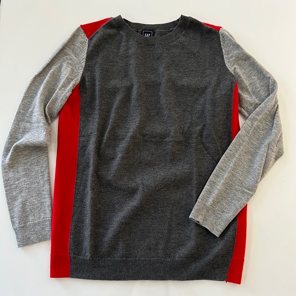 GAP Soft Casual Crew Neck Sweater in Gray/Red, size XS, comfy and cozy